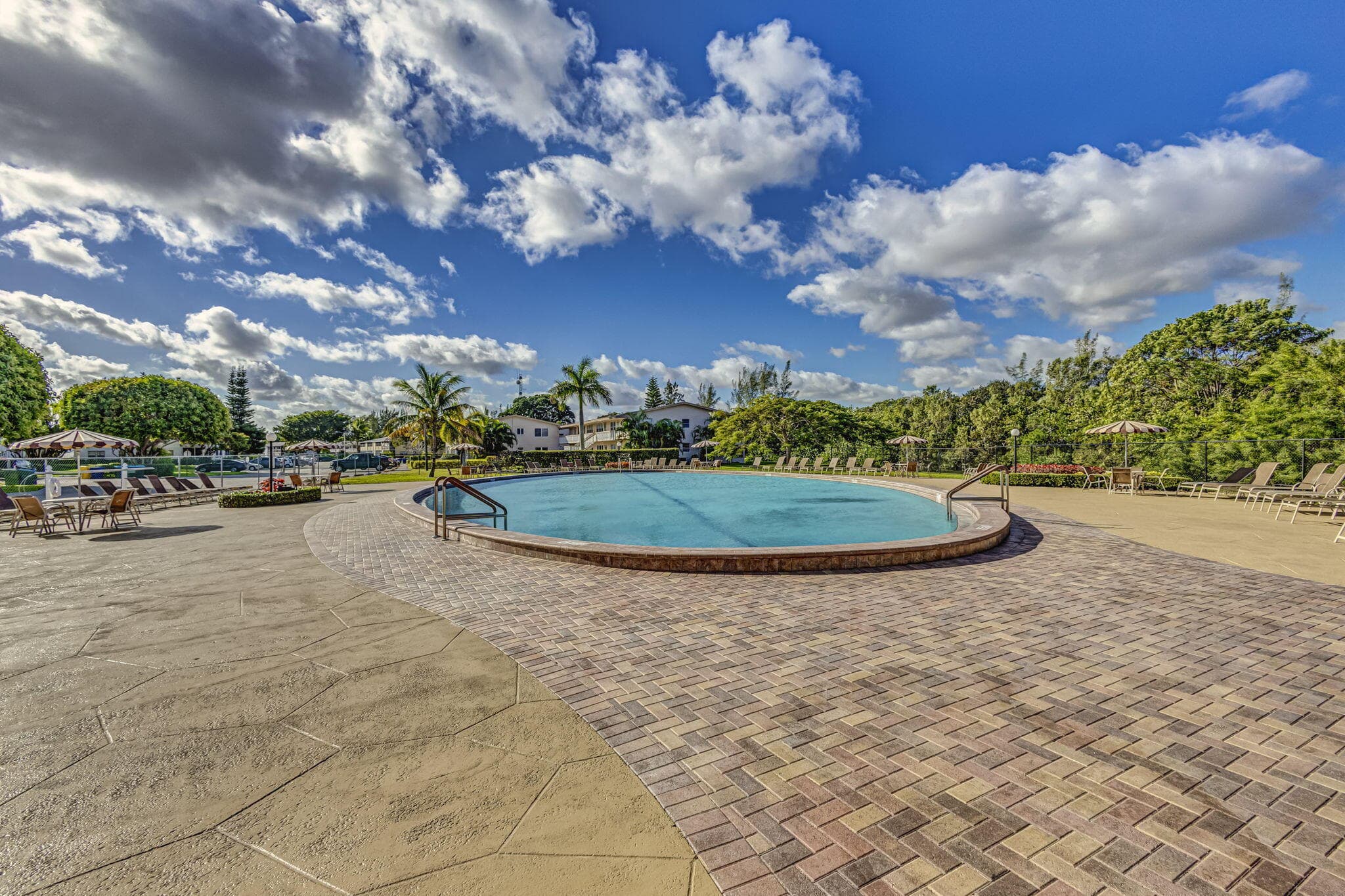 221 Coventry J, West Palm Beach, FL 33417 39