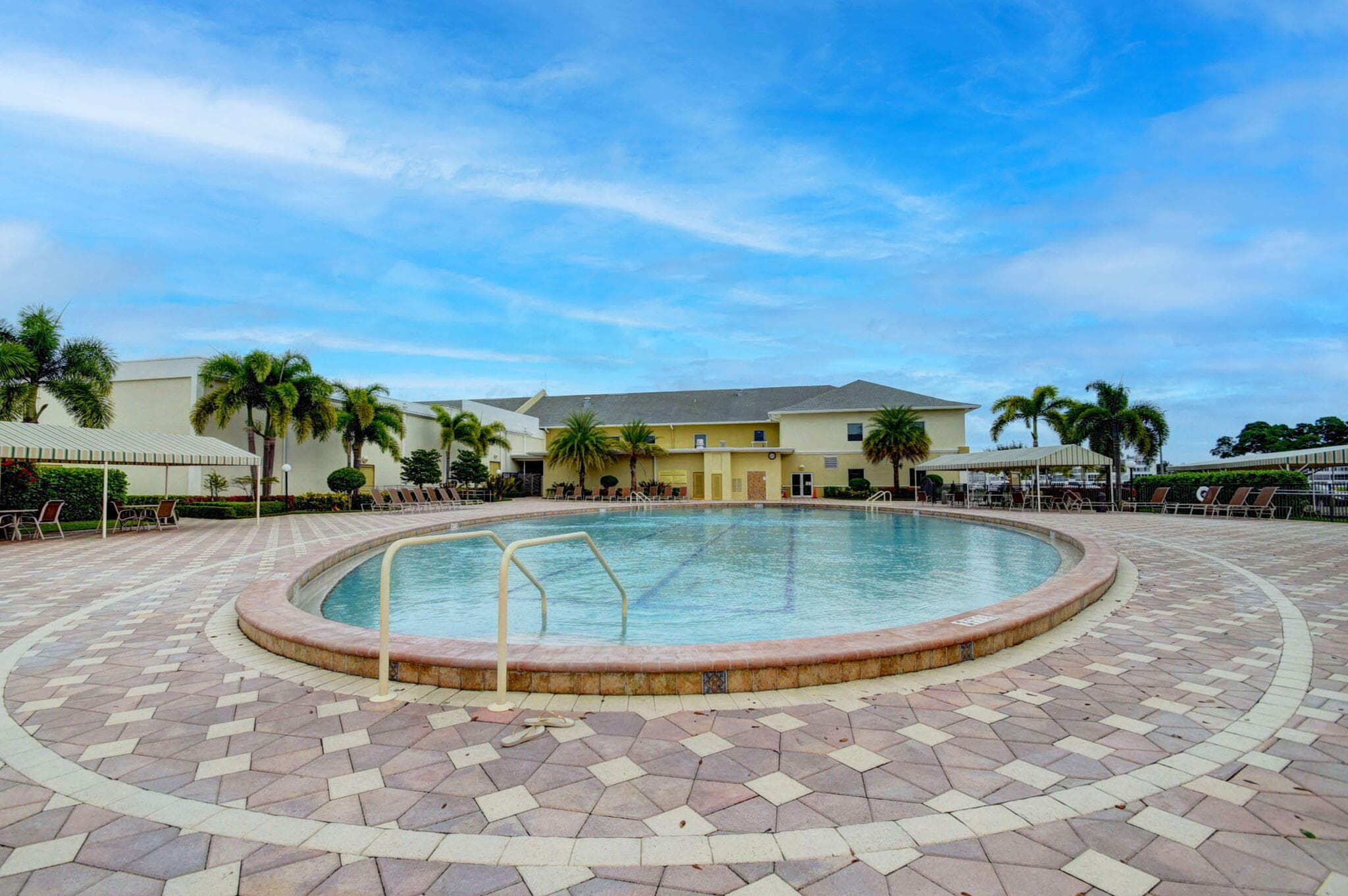 221 Coventry J, West Palm Beach, FL 33417 40