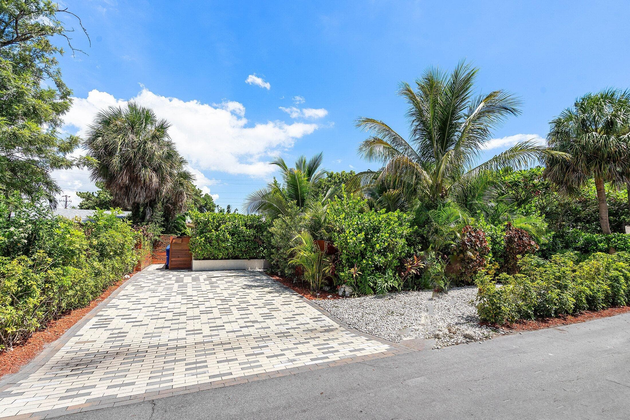 2041 NE 30th Street, Fort Lauderdale, FL 33306 2