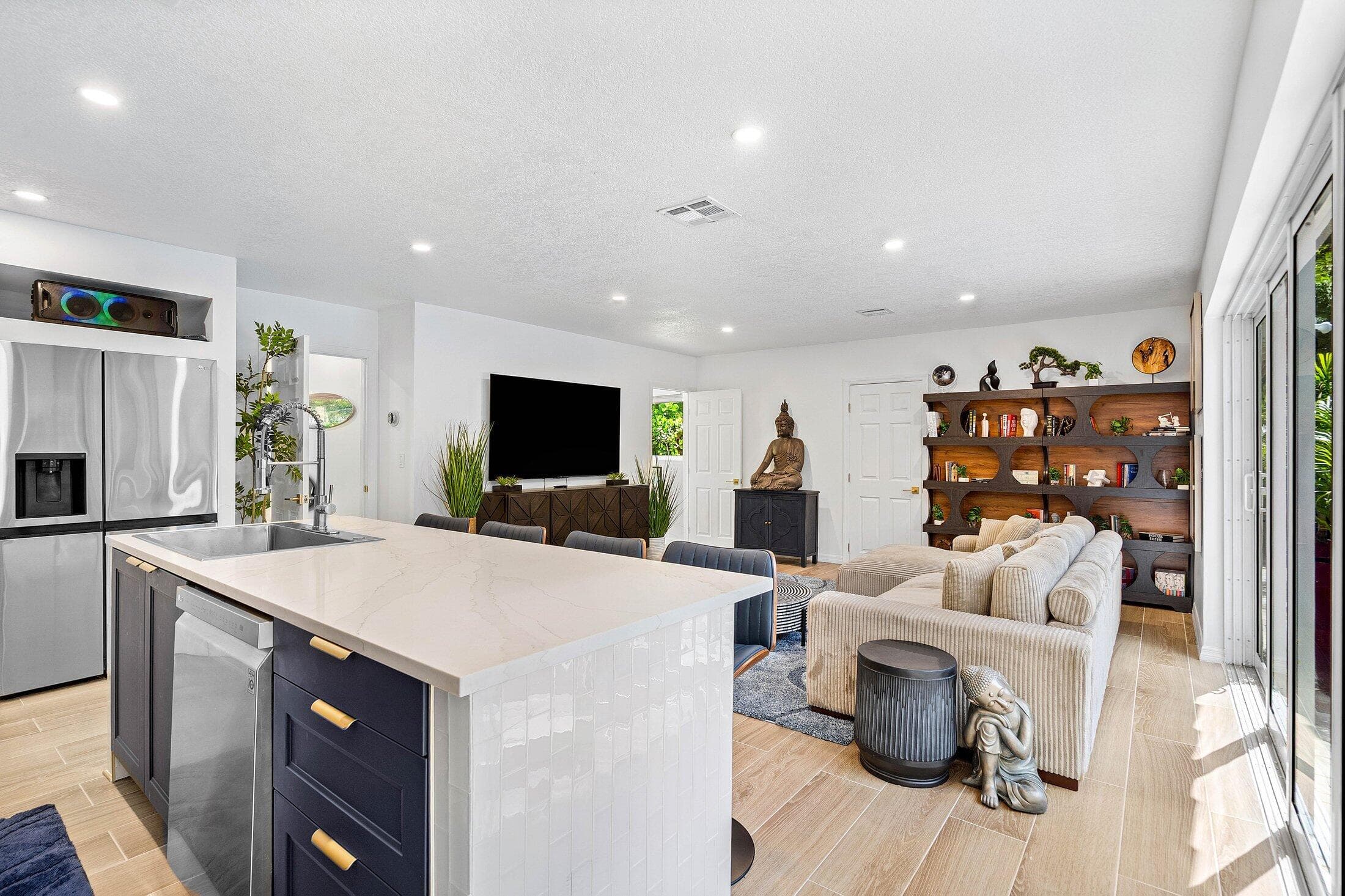 2041 NE 30th Street, Fort Lauderdale, FL 33306 11
