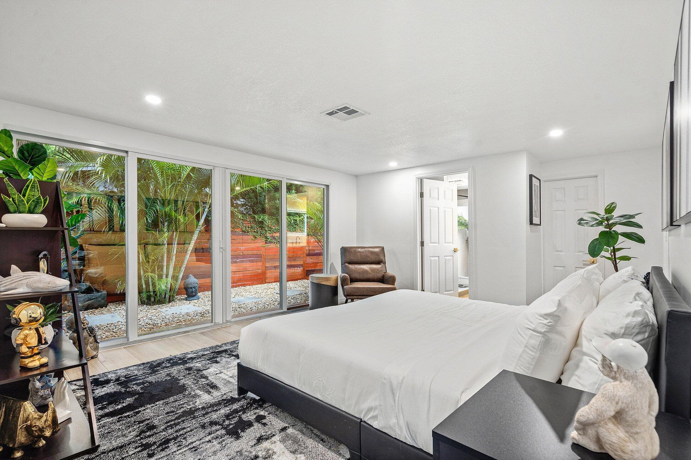 2041 NE 30th Street, Fort Lauderdale, FL 33306 28