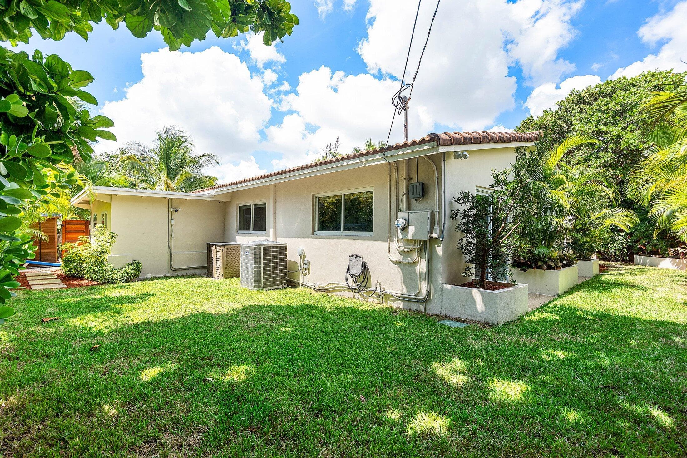 2041 NE 30th Street, Fort Lauderdale, FL 33306 34