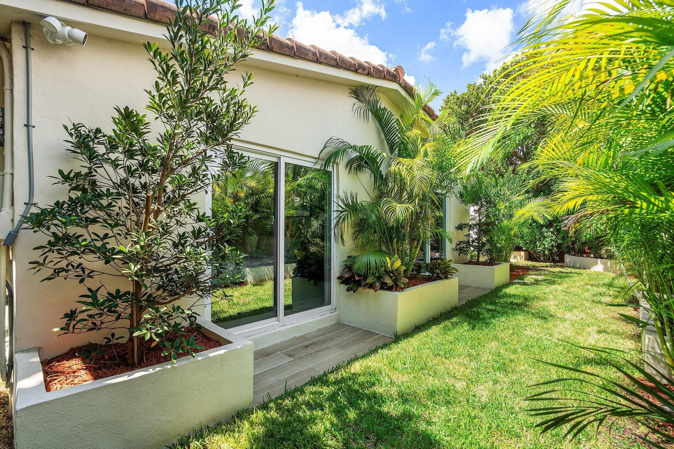 2041 NE 30th Street, Fort Lauderdale, FL 33306 37