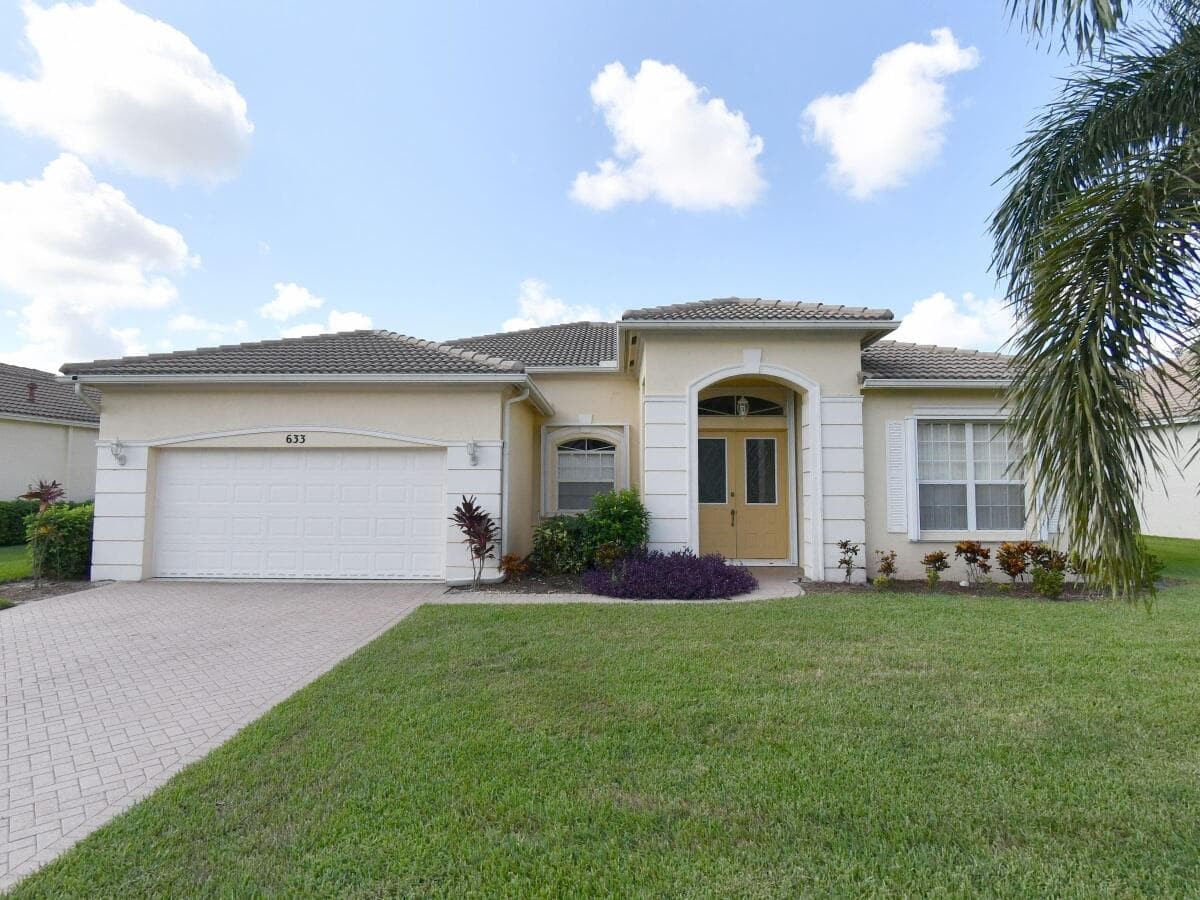 633 SW Long Key Court, Port St. Lucie, FL 34986 2