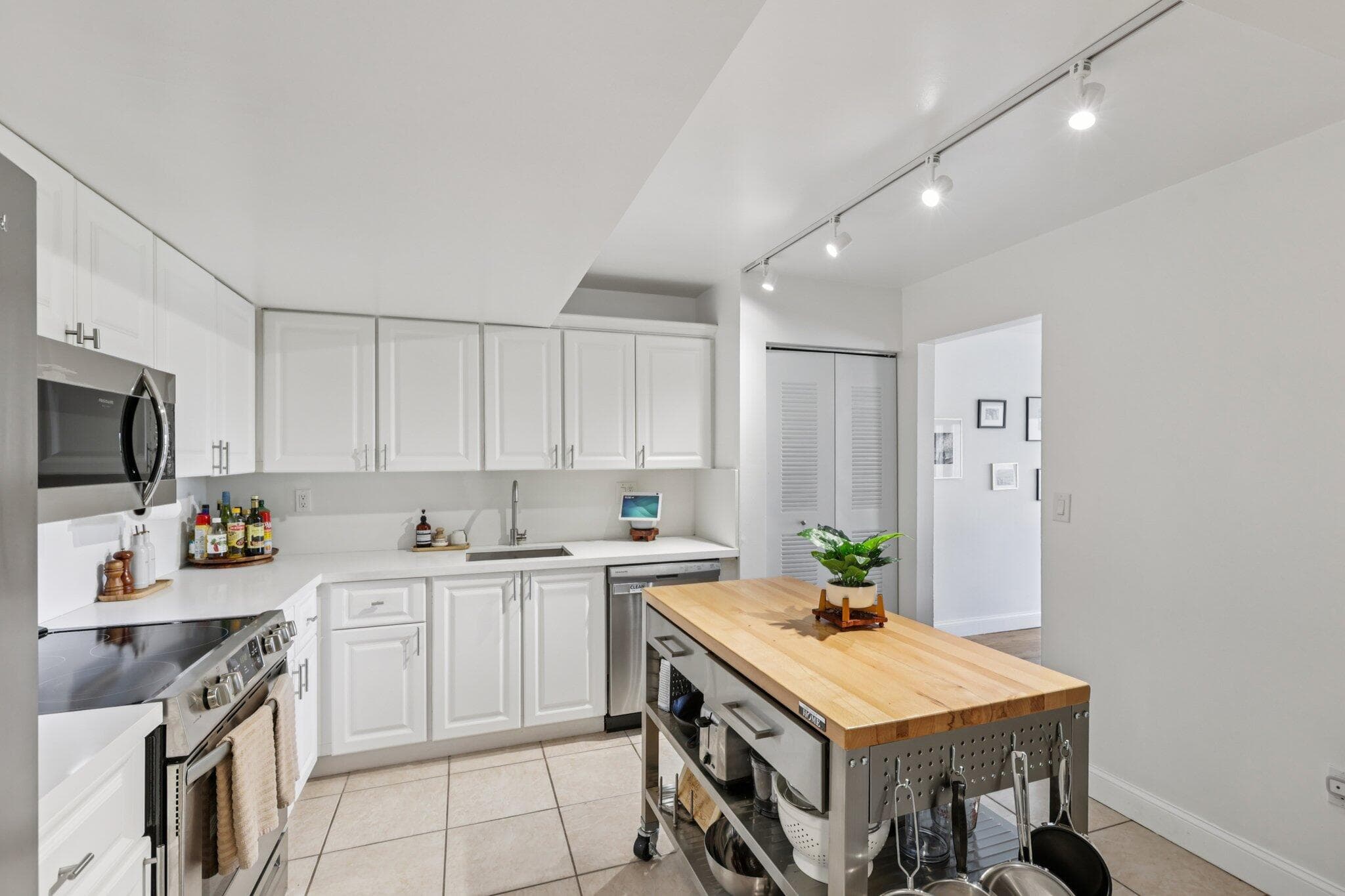 721 N Pine Island 406, Plantation, FL 33324 9