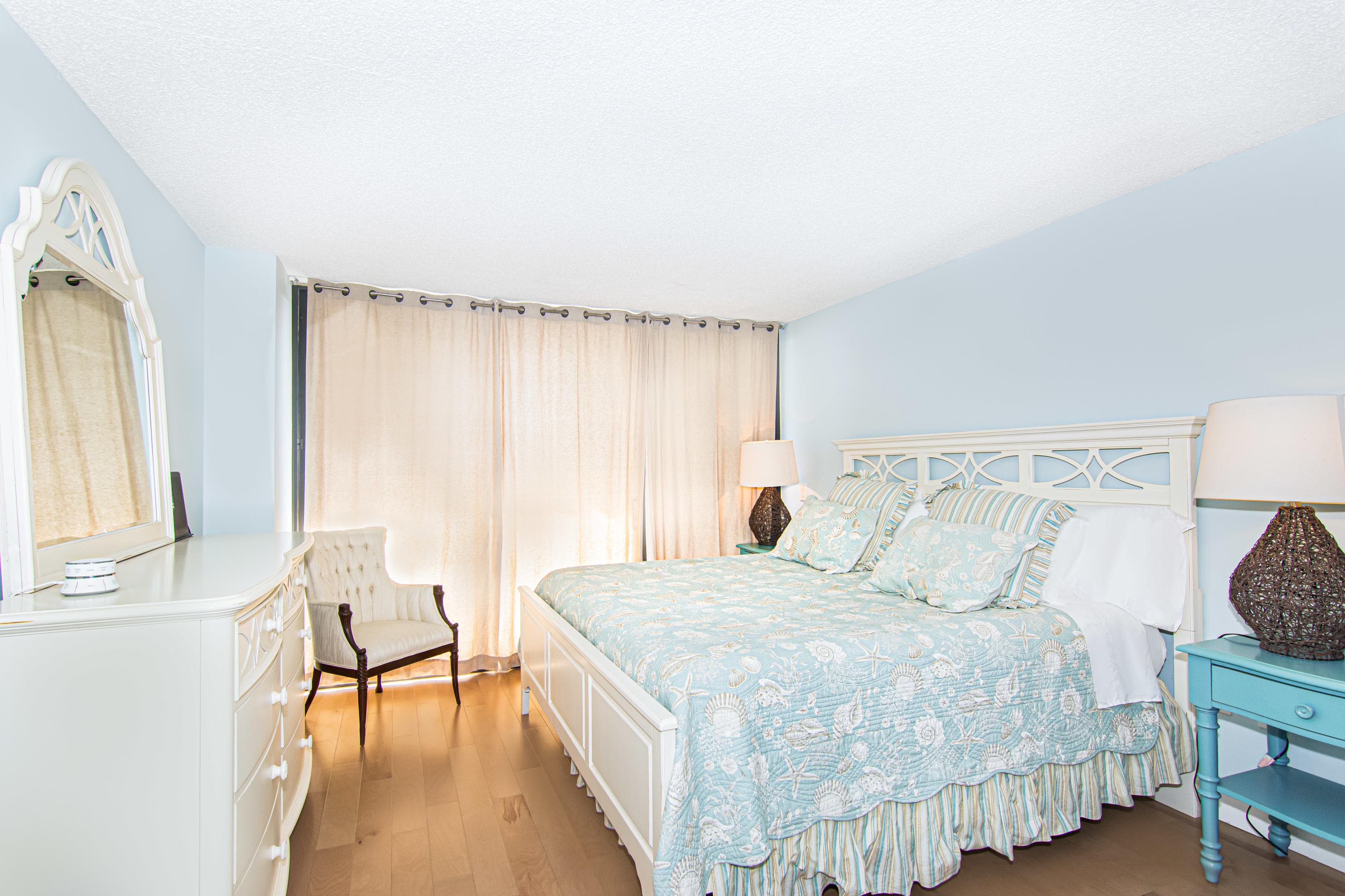 5600 N Flagler Drive 1404, West Palm Beach, FL 33407 20