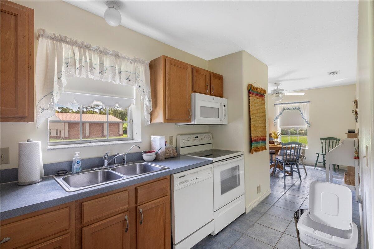 930 90th Avenue, Vero Beach, FL 32966 55