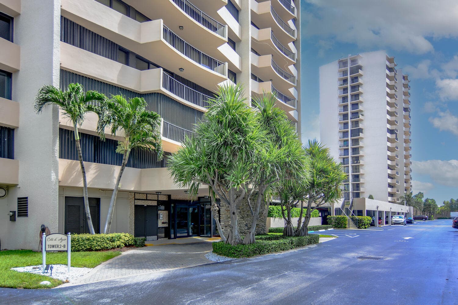 4200 N Ocean Drive 2-605, Singer Island, FL 33404