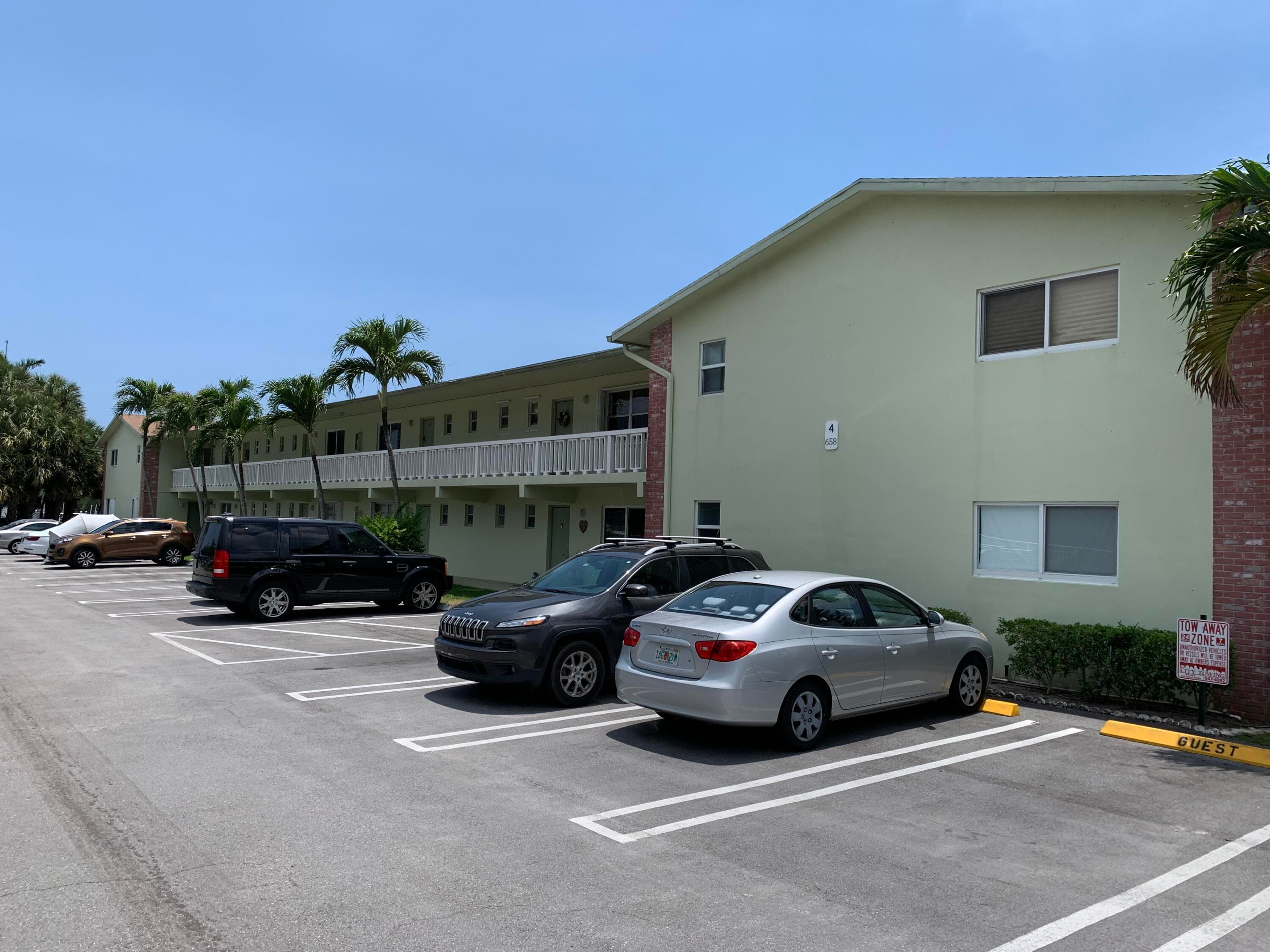 658 NE 6th Court L, Boynton Beach, FL 33435