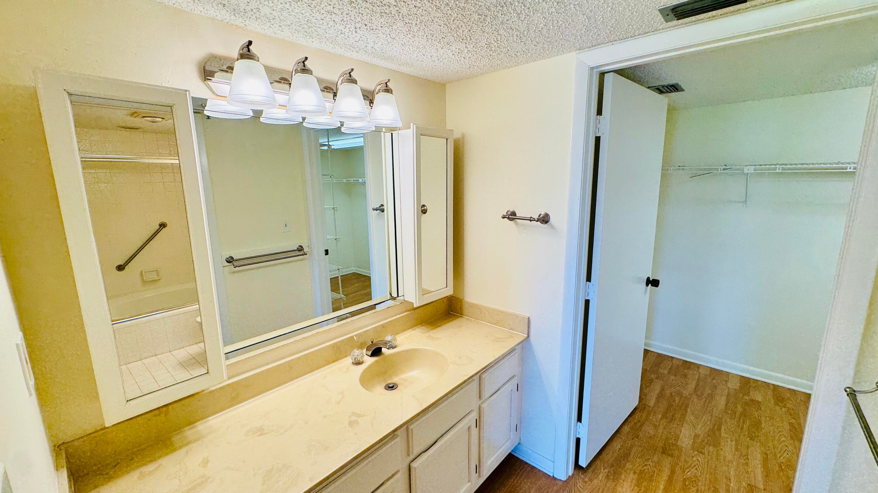 7030 Half Moon Circle 121, Hypoluxo, FL 33462 35