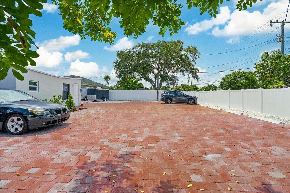 305 Cypress Drive E 1,2,3,4,5, Lake Park, FL 33403 16