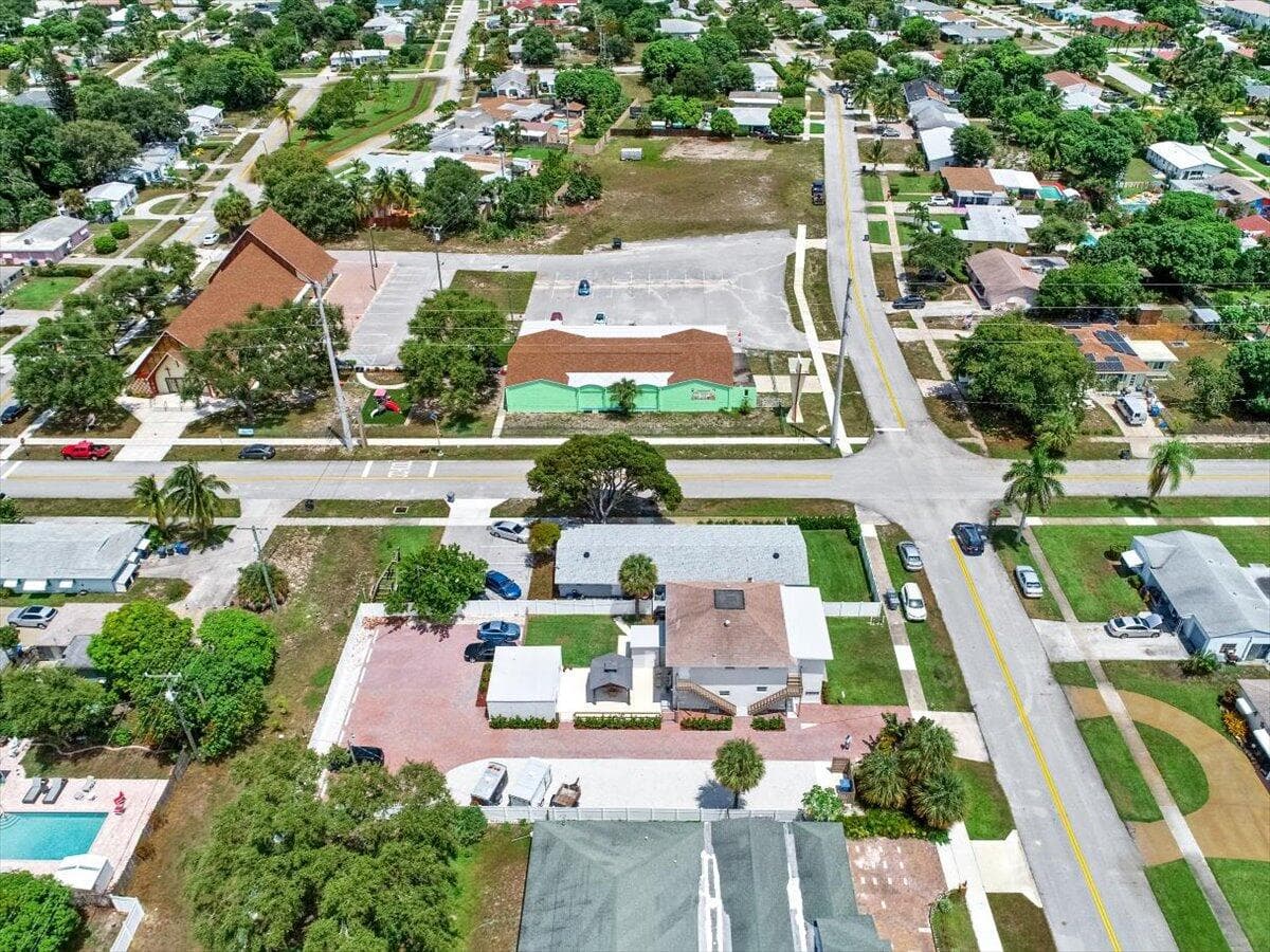 305 Cypress Drive E 1,2,3,4,5, Lake Park, FL 33403 27