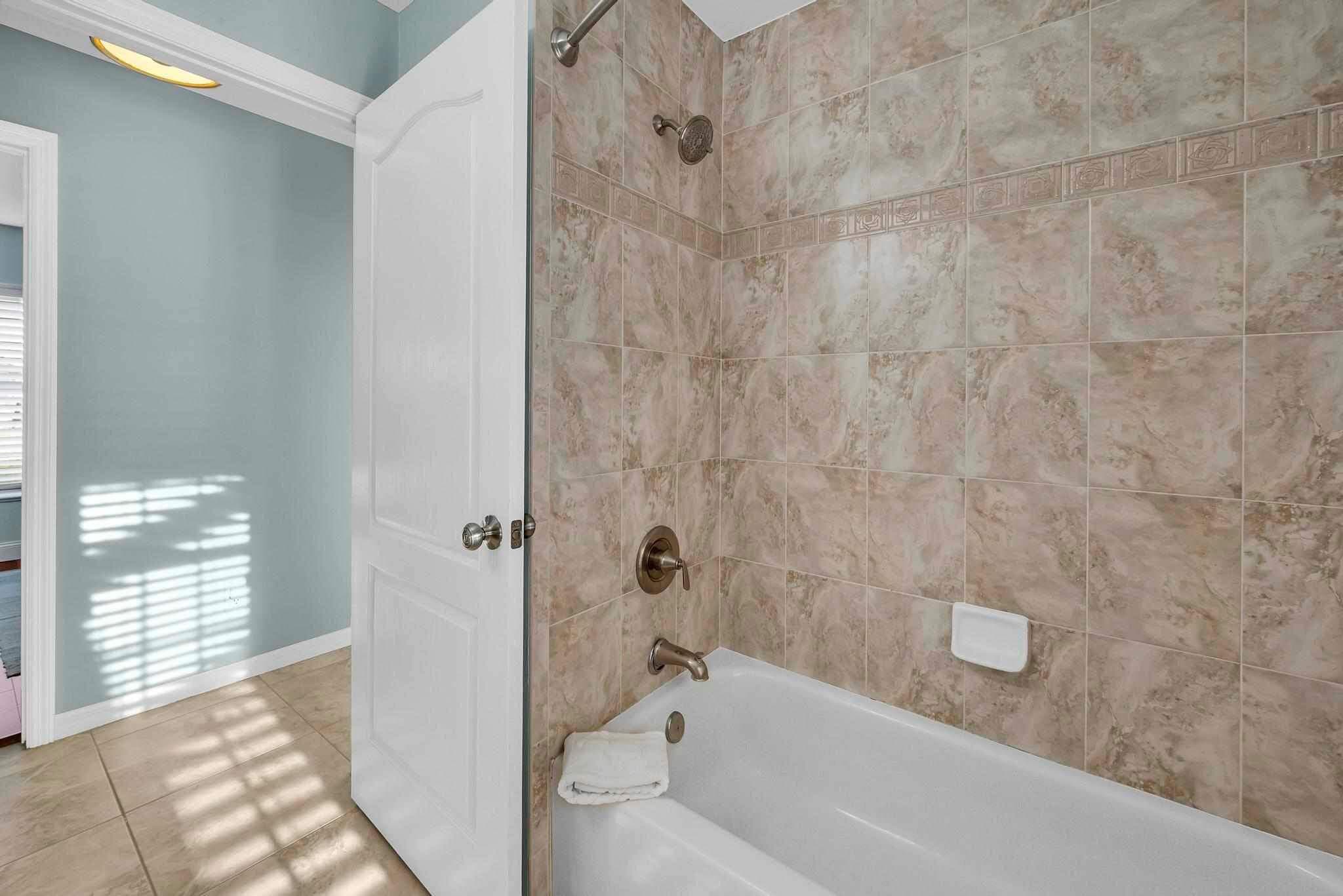 5464 NW Milner Drive, Port St. Lucie, FL 34983 38