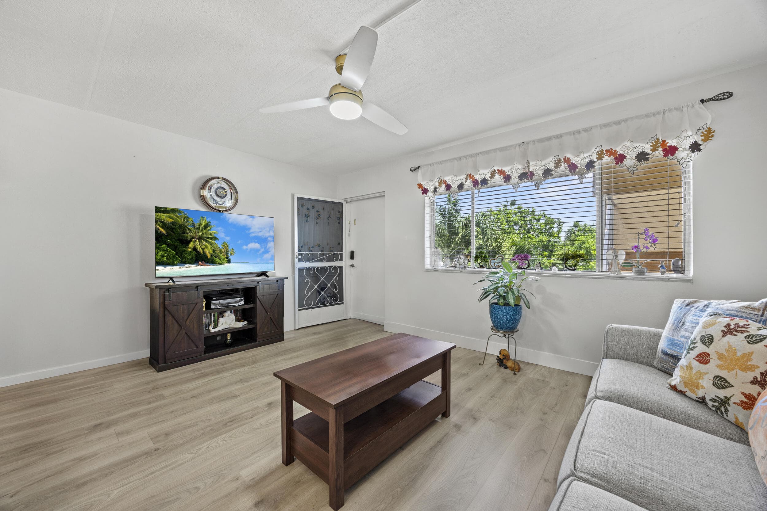 200 Village Green Circle E 202, Palm Springs, FL 33461 5