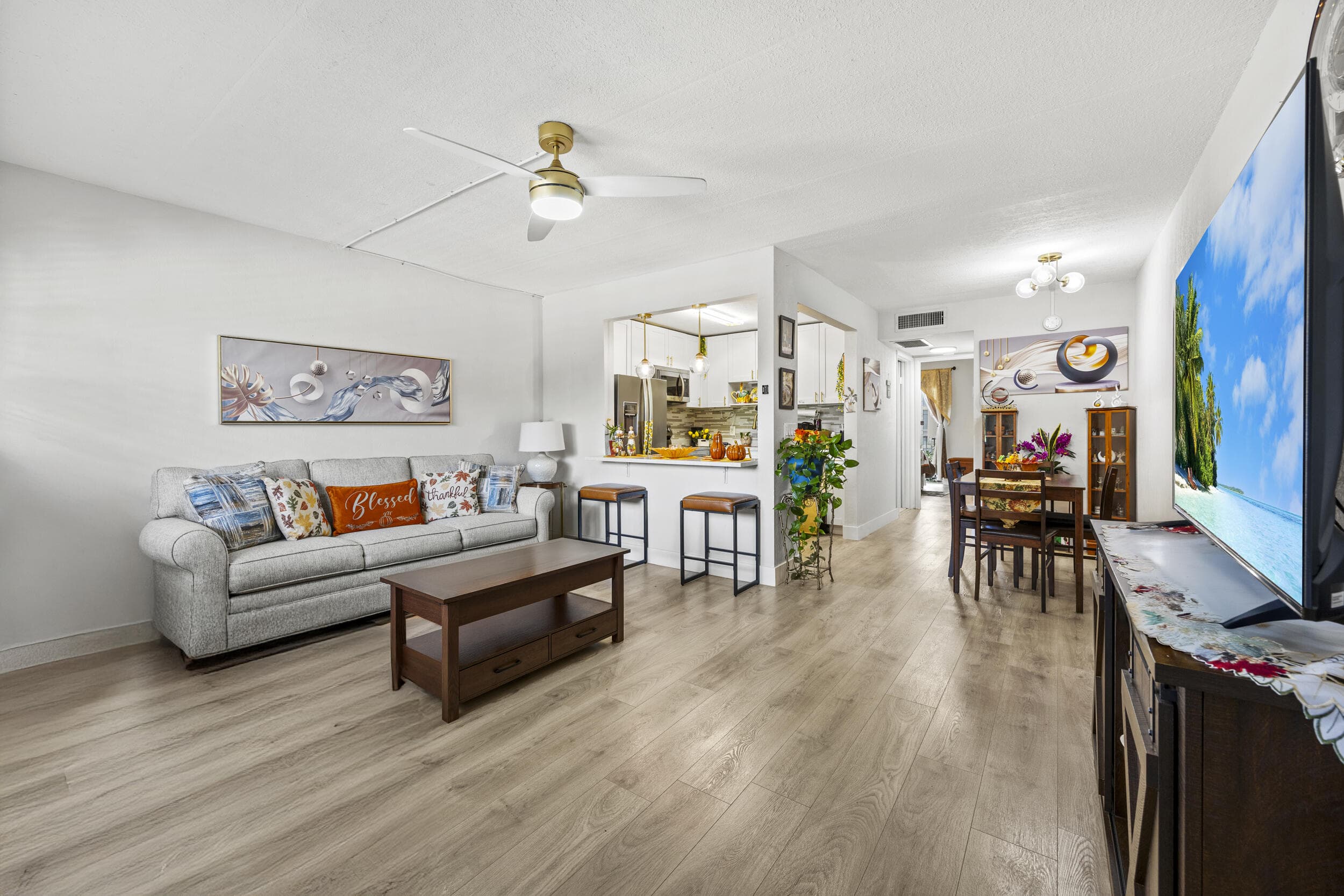 200 Village Green Circle E 202, Palm Springs, FL 33461 3