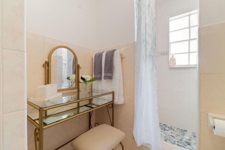 951 Green Street, West Palm Beach, FL 33405 17