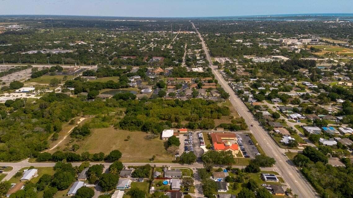2205 S Stanton Avenue, Fort Pierce, FL 34981 9