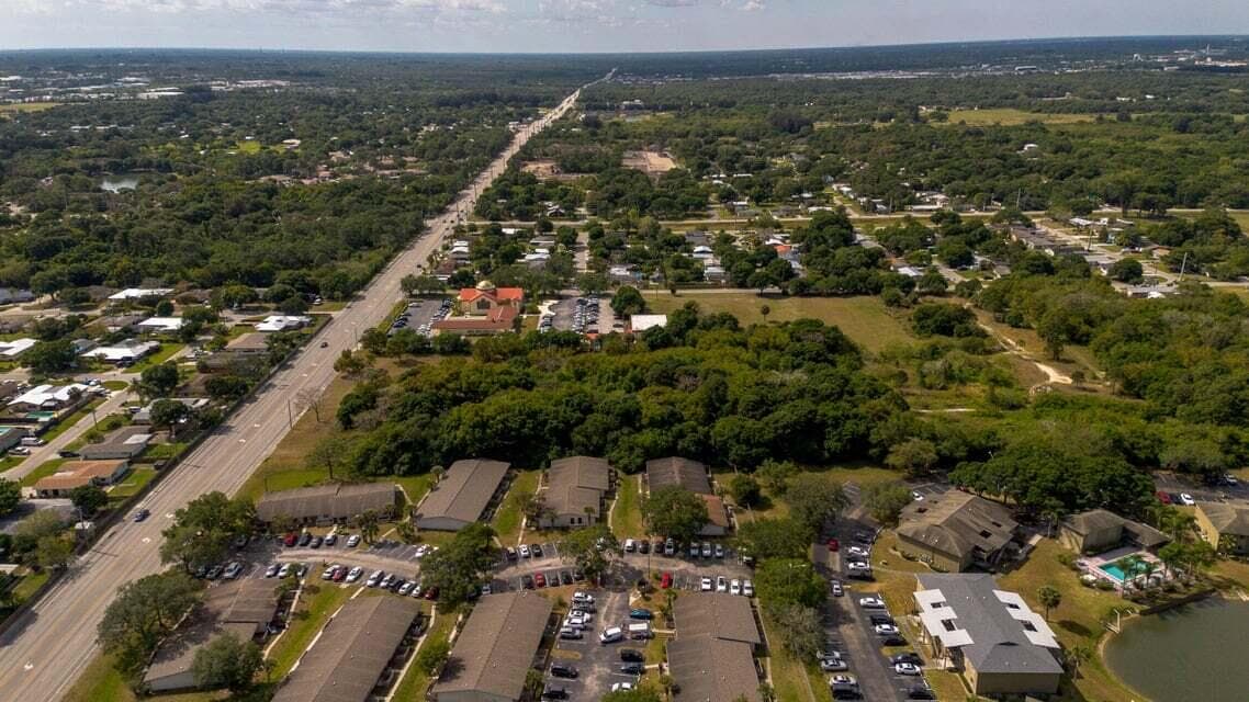 2205 S Stanton Avenue, Fort Pierce, FL 34981 10