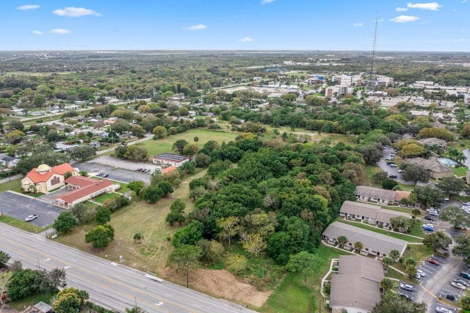 2205 S Stanton Avenue, Fort Pierce, FL 34981 11