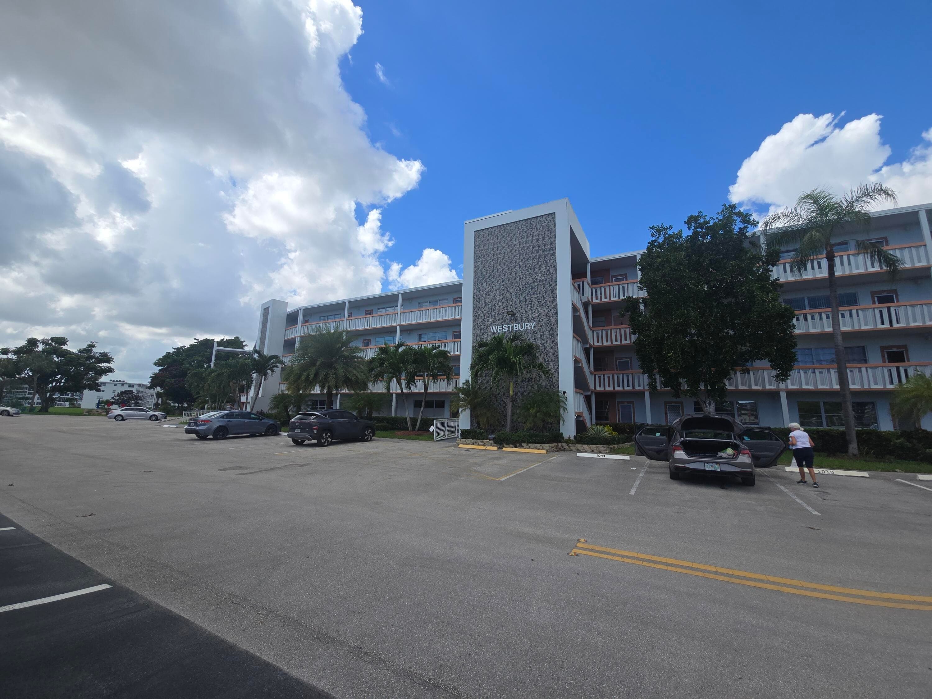 2010 Westbury F 2010, Deerfield Beach, FL 33442 19