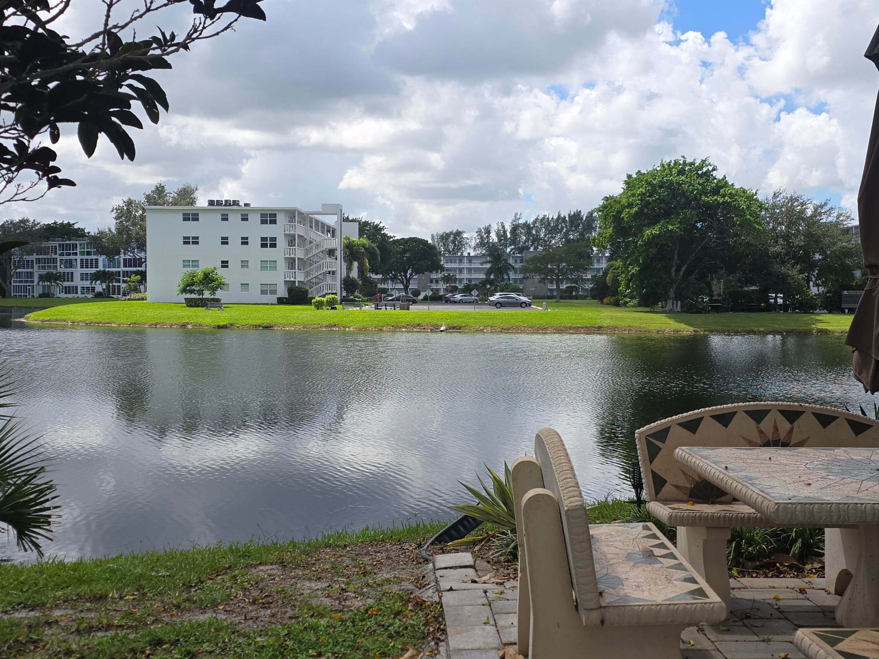 2010 Westbury F 2010, Deerfield Beach, FL 33442 23