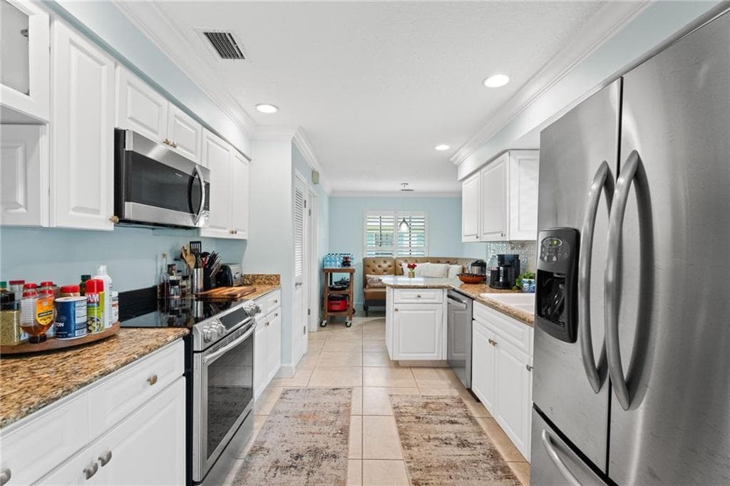 110 Prestwick Circle, Vero Beach, FL 32967 10