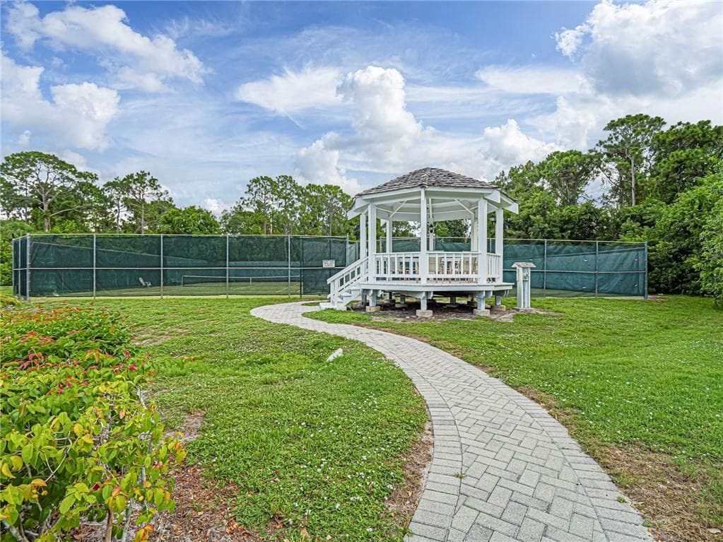 110 Prestwick Circle, Vero Beach, FL 32967 32