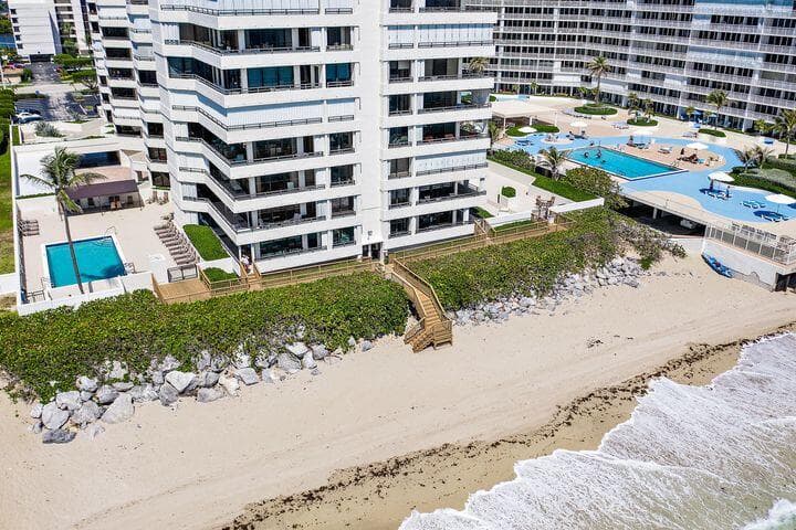 3560 S Ocean Boulevard 200, South Palm Beach, FL 33480 28
