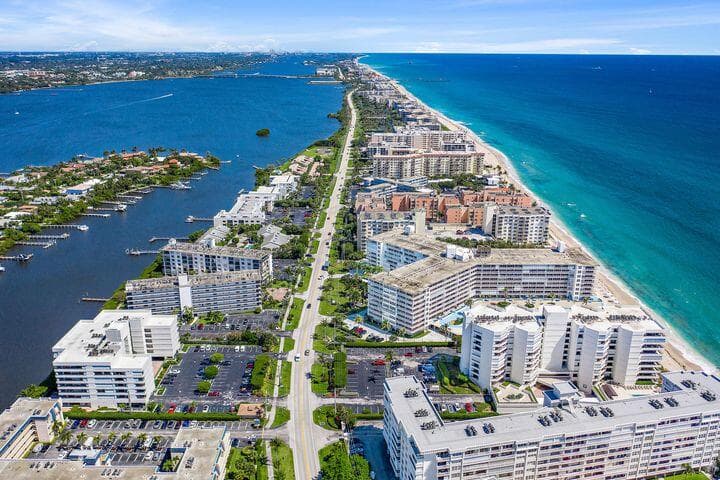 3560 S Ocean Boulevard 200, South Palm Beach, FL 33480 30