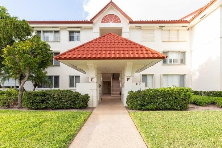 110 Half Moon Circle E2, Hypoluxo, FL 33462 9
