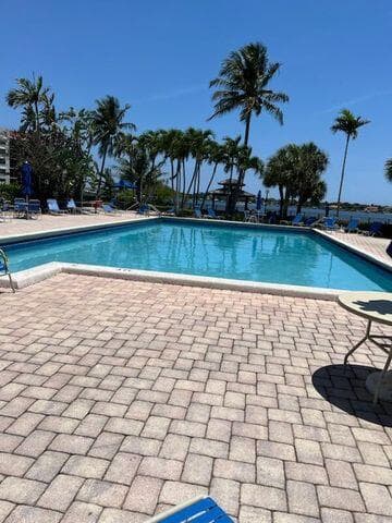 110 Half Moon Circle E2, Hypoluxo, FL 33462 14