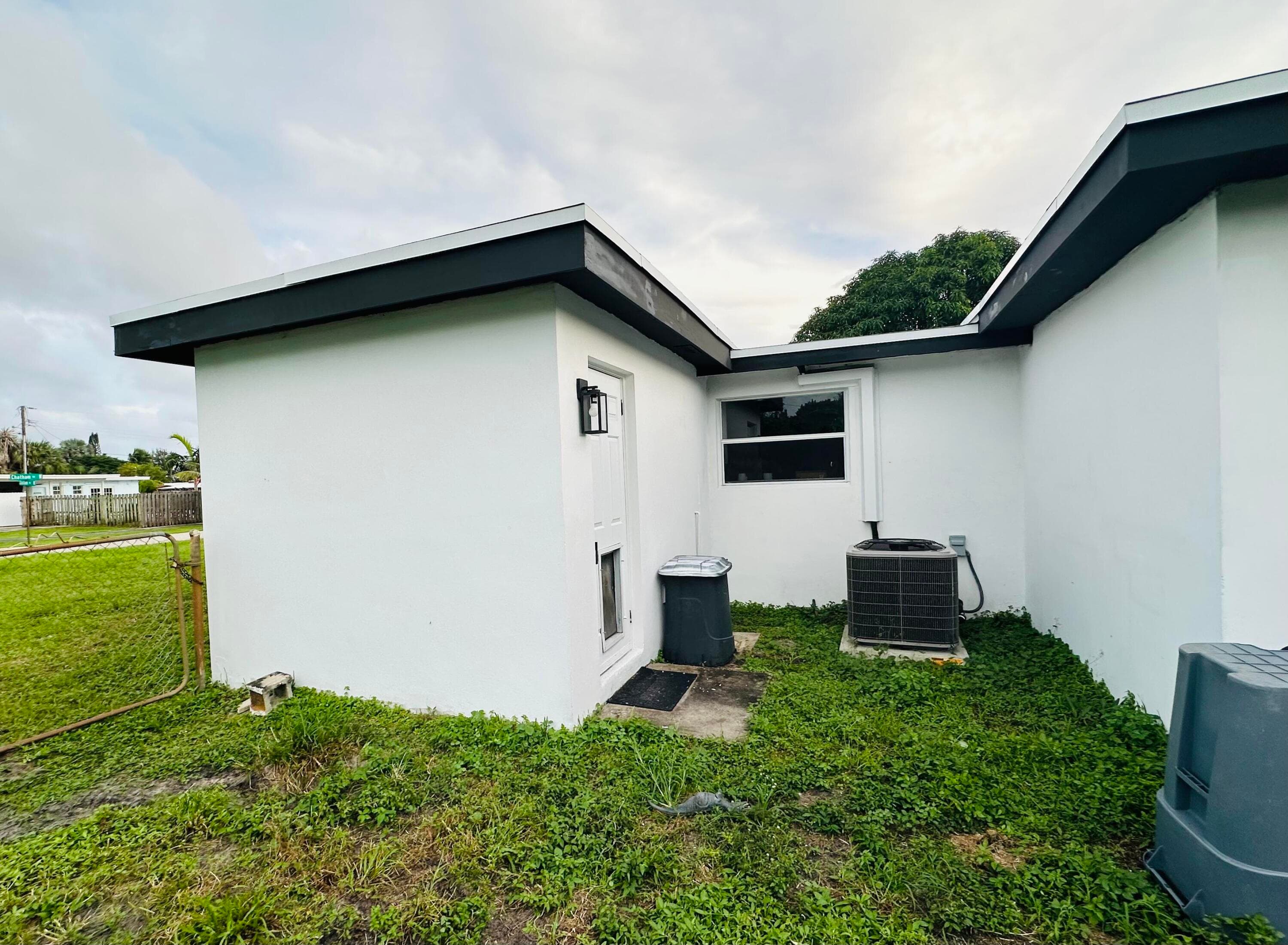 1865 W Chatham Road, West Palm Beach, FL 33415 5
