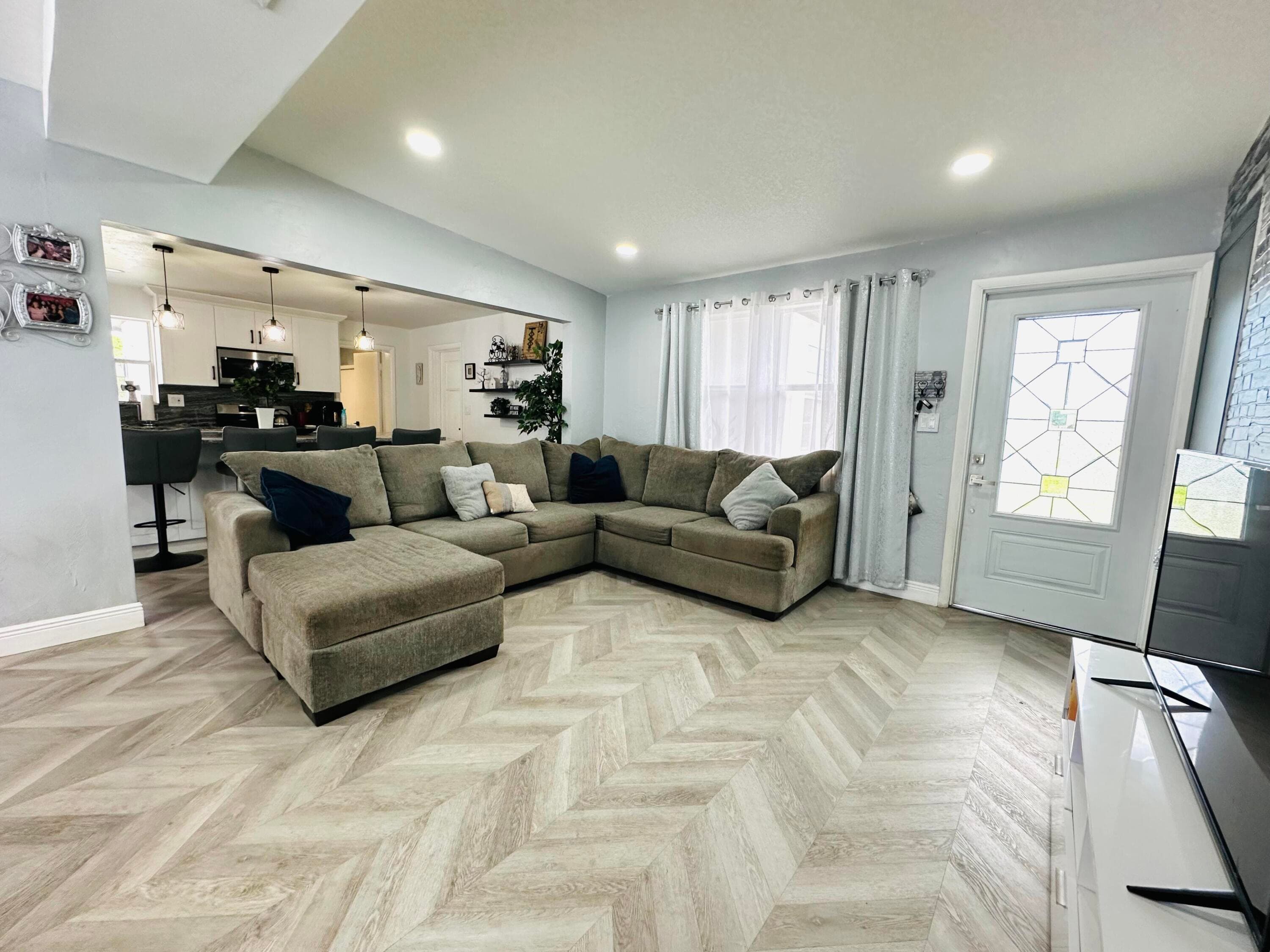 1865 W Chatham Road, West Palm Beach, FL 33415 19