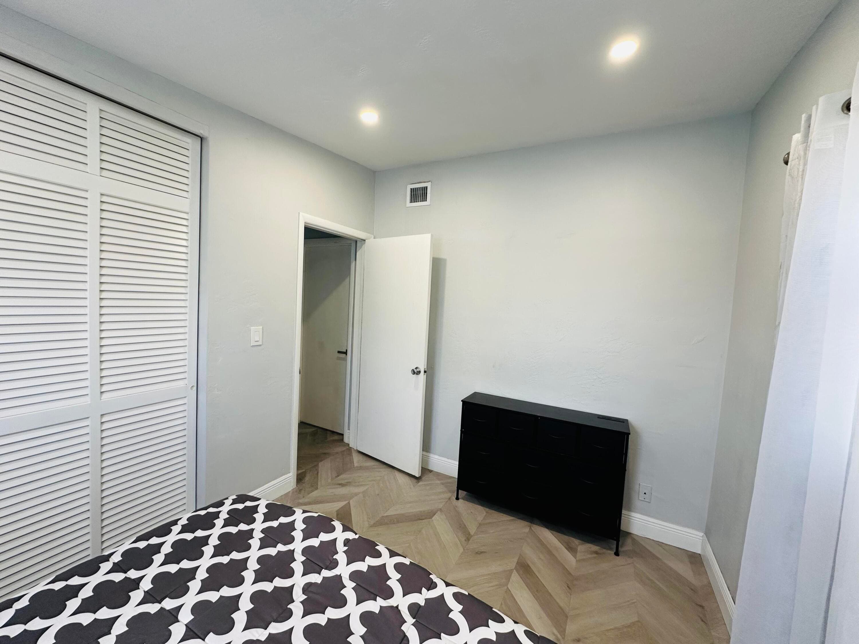 1865 W Chatham Road, West Palm Beach, FL 33415 44
