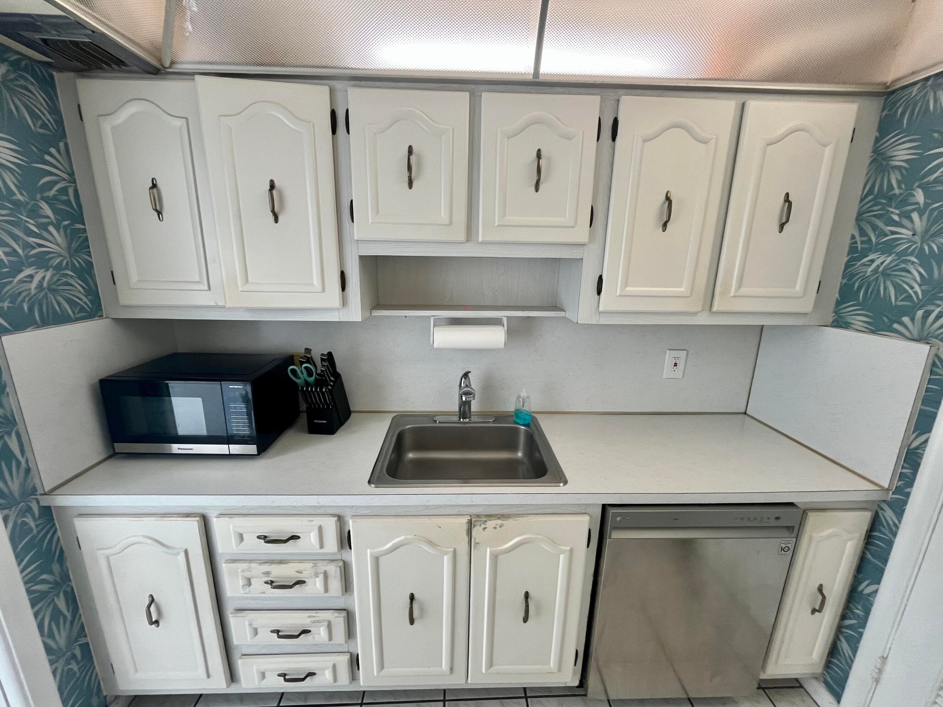 301 Croton Avenue 305, Lantana, FL 33462 15