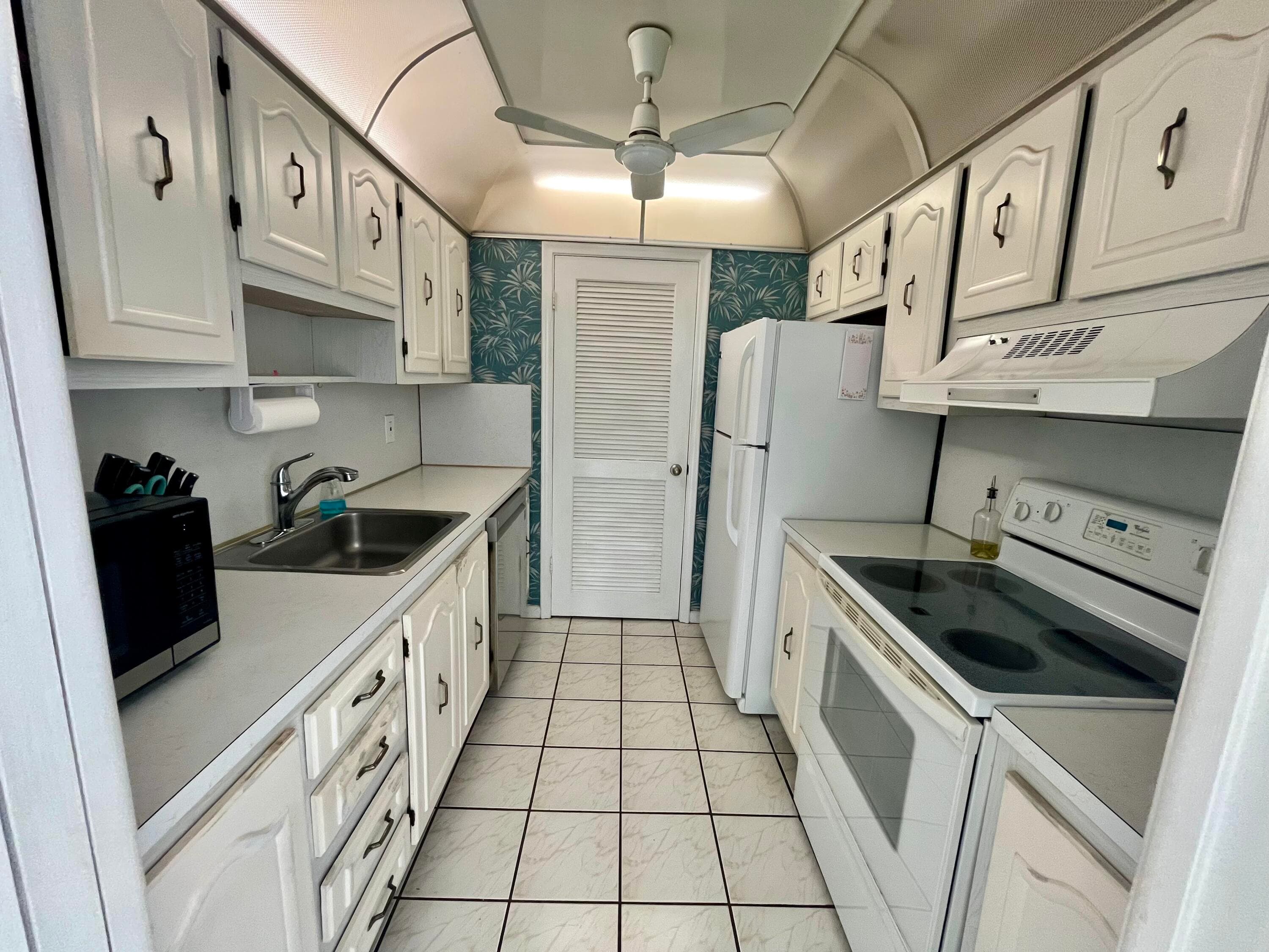 301 Croton Avenue 305, Lantana, FL 33462 16