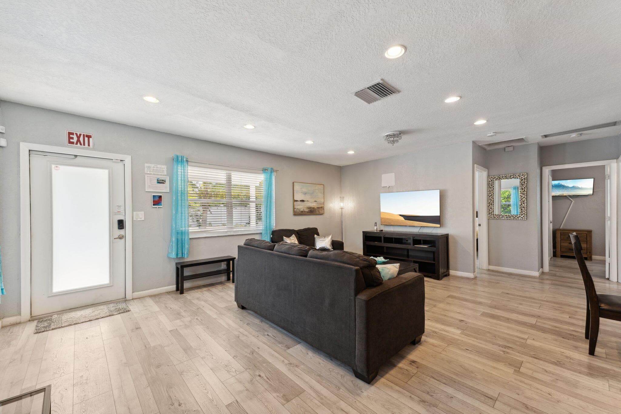 1631 N Andrews Square, Fort Lauderdale, FL 33311 2