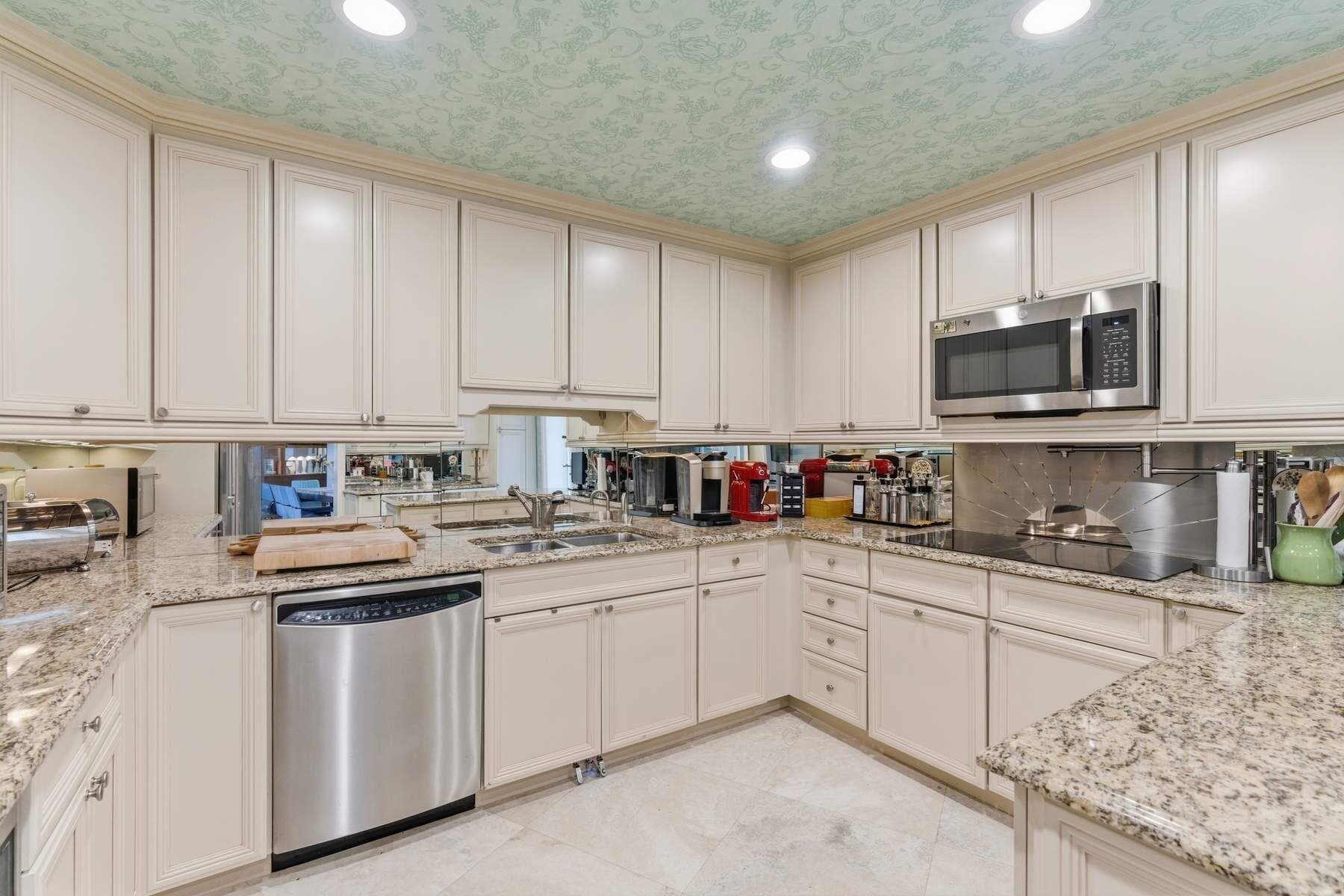 100 Royal Palm Way F4, Palm Beach, FL 33480 24