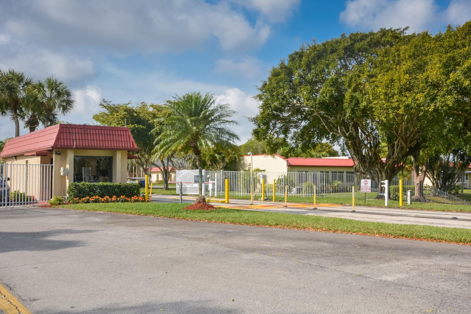 477 Lake Dora Drive, West Palm Beach, FL 33411 3