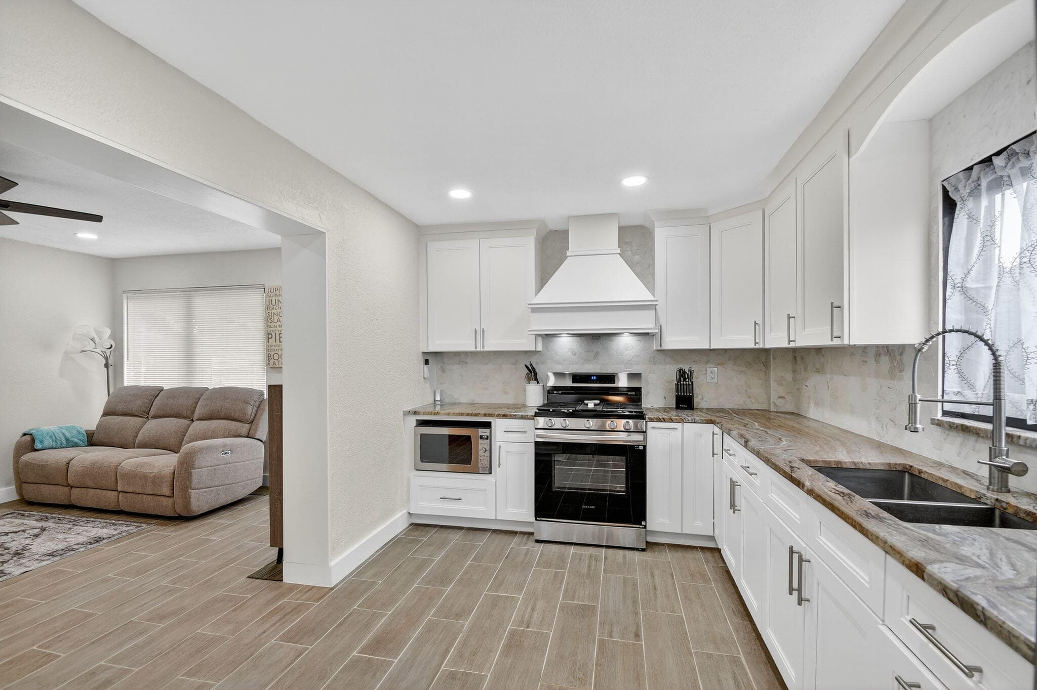 5008 Parker Avenue, West Palm Beach, FL 33405 10
