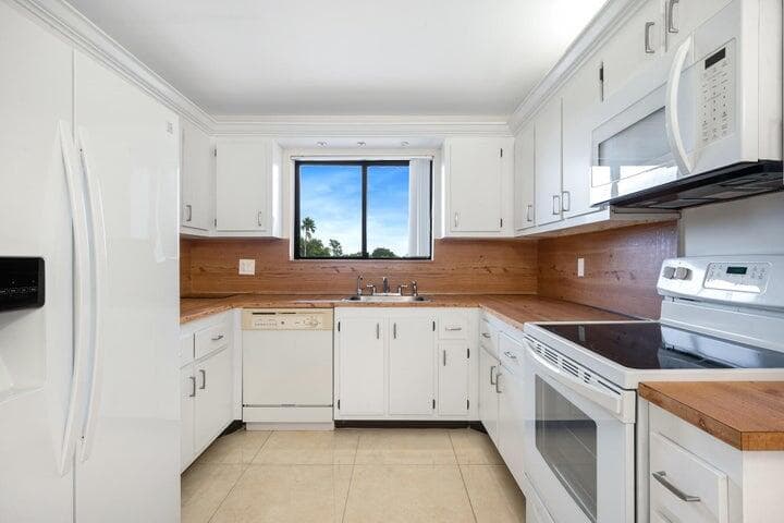 7770 Tahiti Lane 405, Lake Worth, FL 33467 2