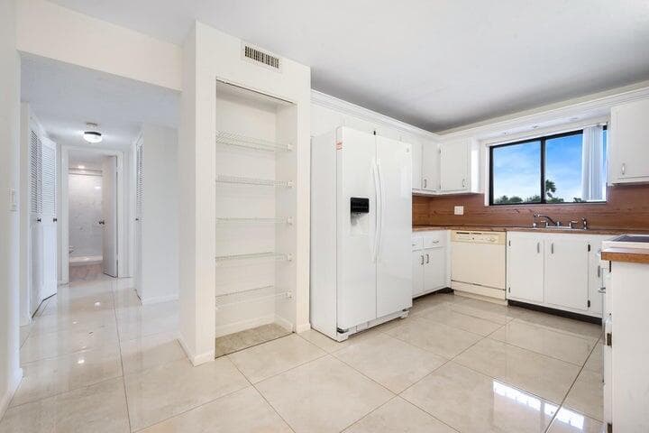 7770 Tahiti Lane 405, Lake Worth, FL 33467 4