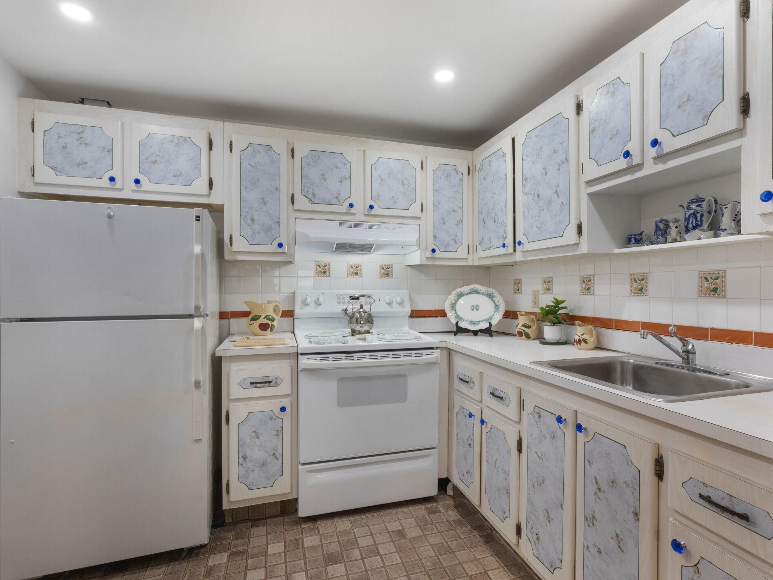 499 Saxony K, Delray Beach, FL 33446 2