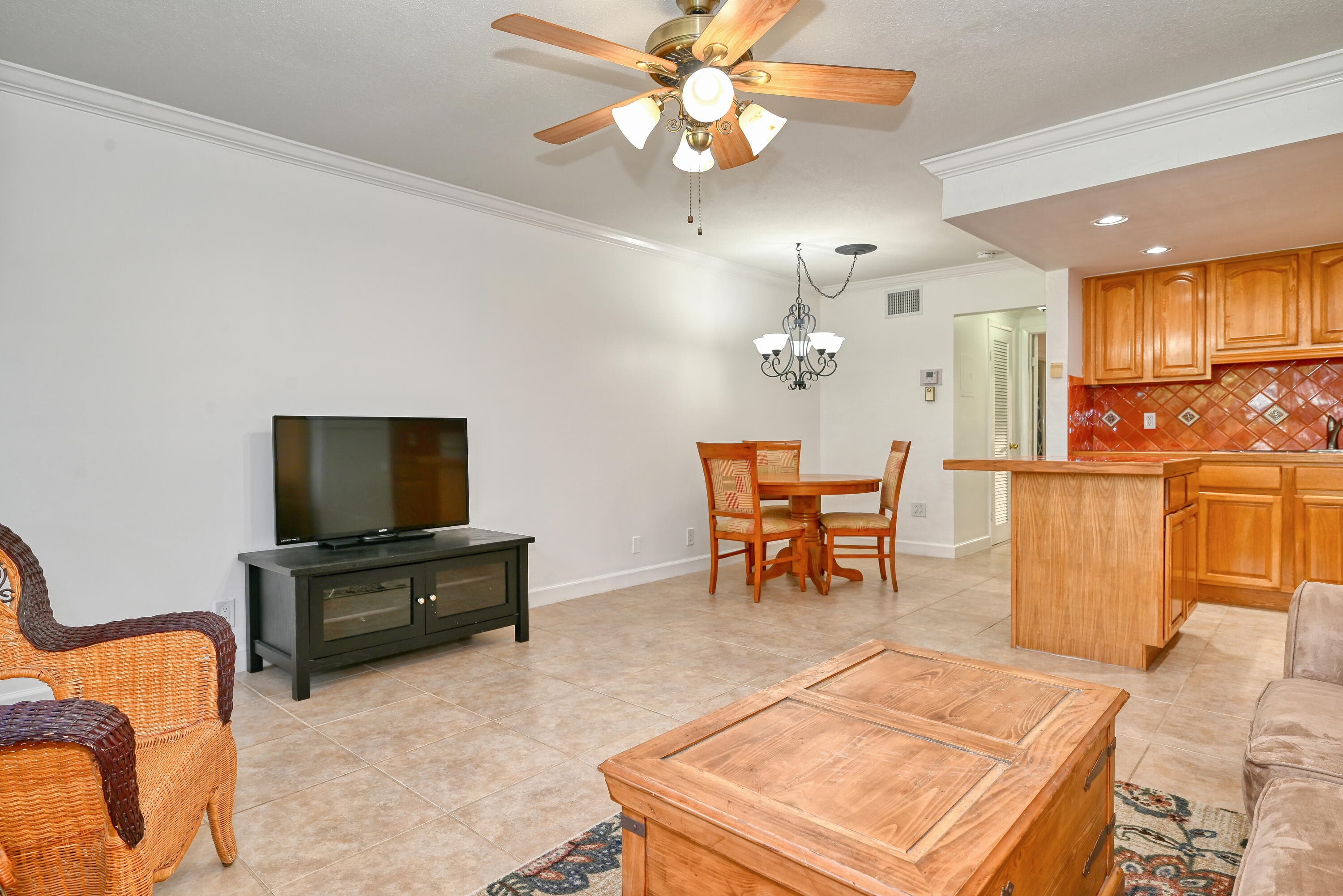 102 Coventry E 102, West Palm Beach, FL 33417 4