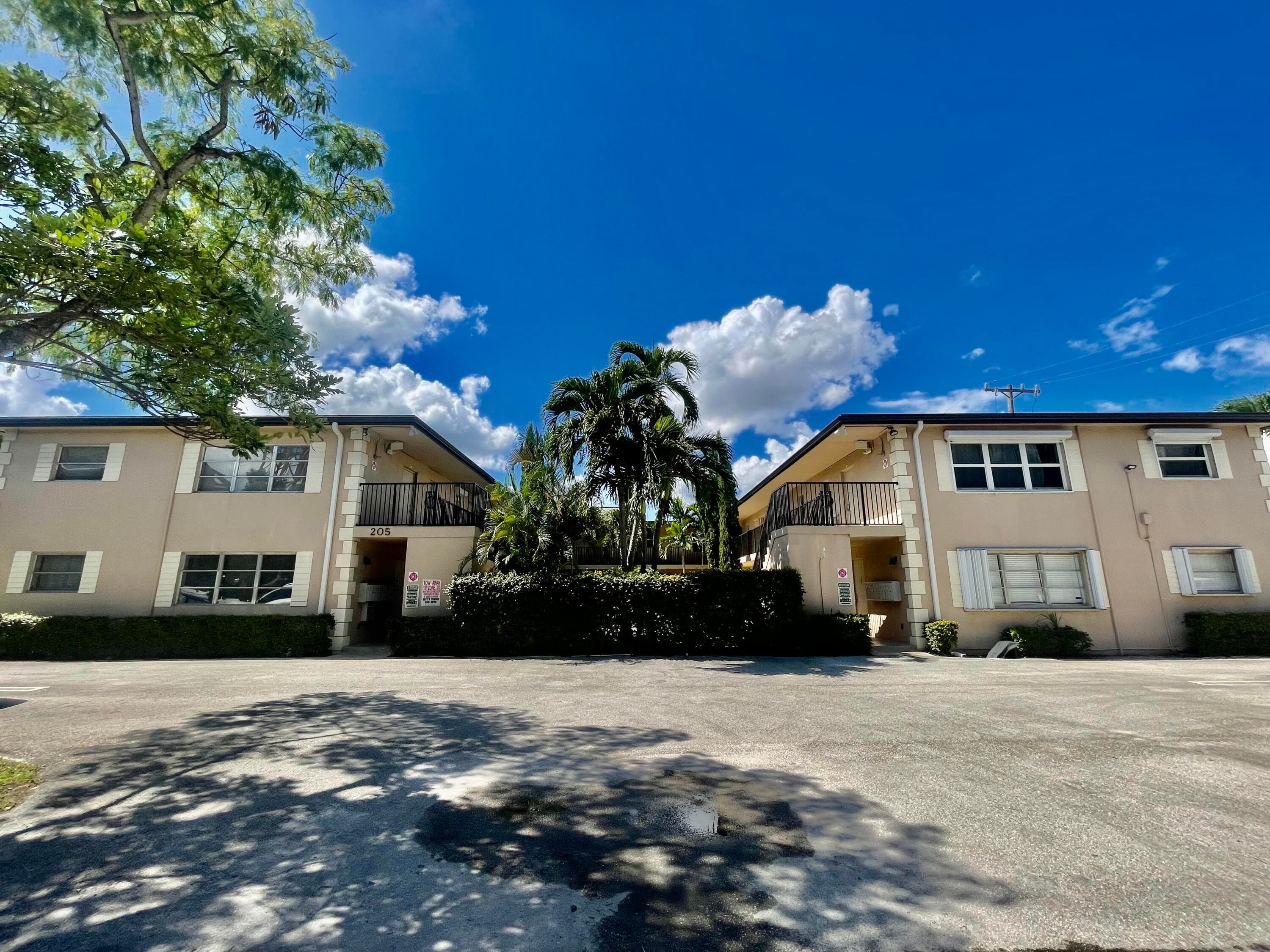 205 NE 3rd Street 105, Boynton Beach, FL 33435