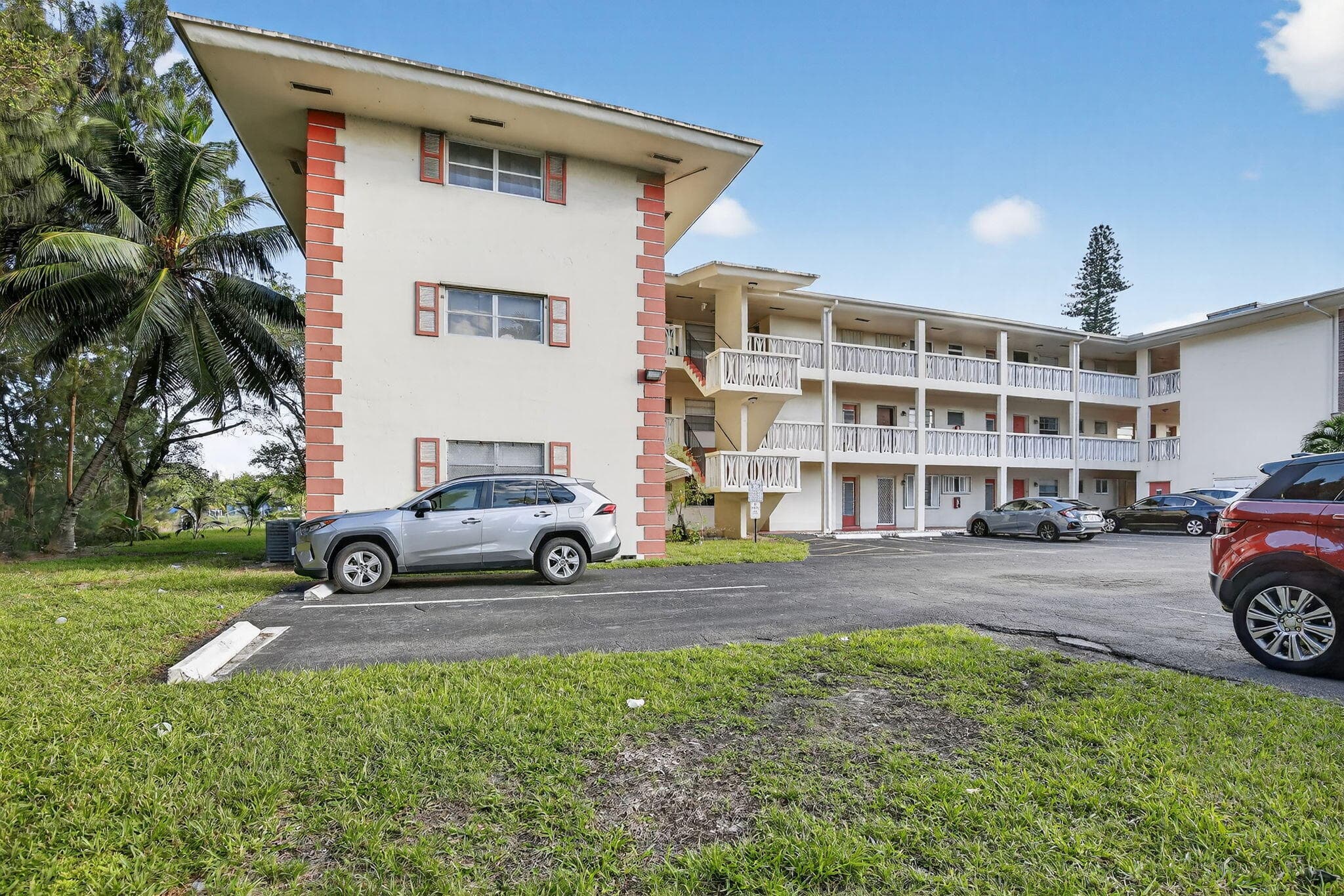 4770 NW 10th Court 104, Plantation, FL 33313 4
