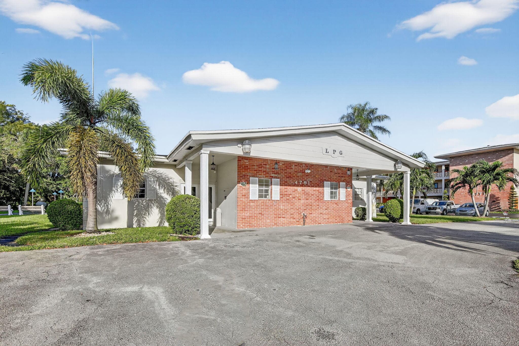 4770 NW 10th Court 104, Plantation, FL 33313 23