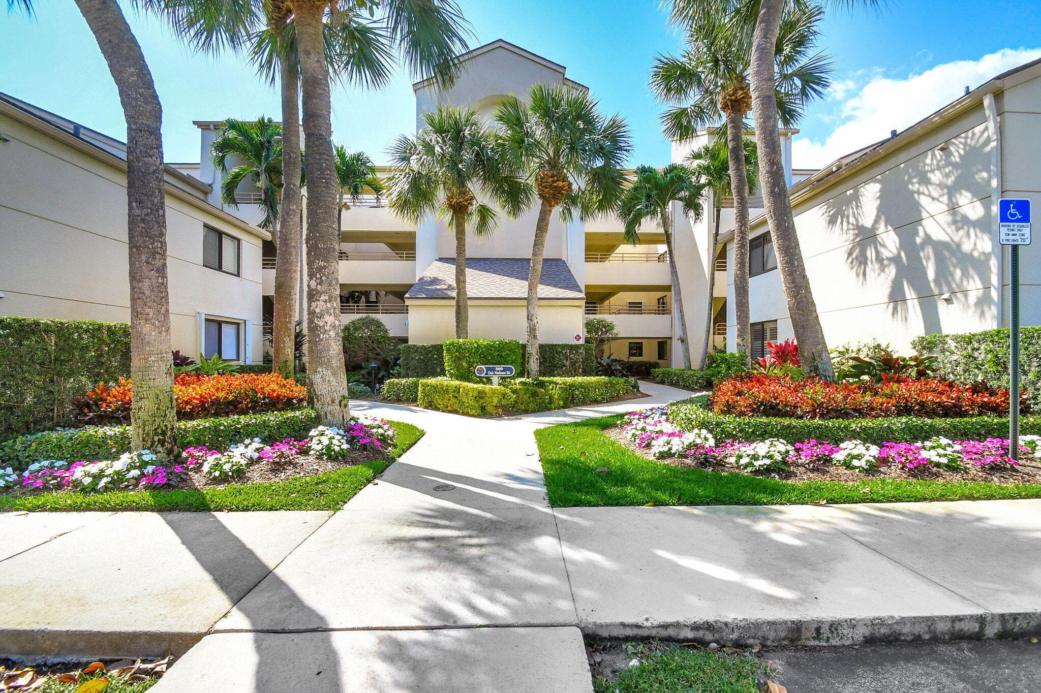 318 Oak Harbour Drive 318, Juno Beach, FL 33408 2