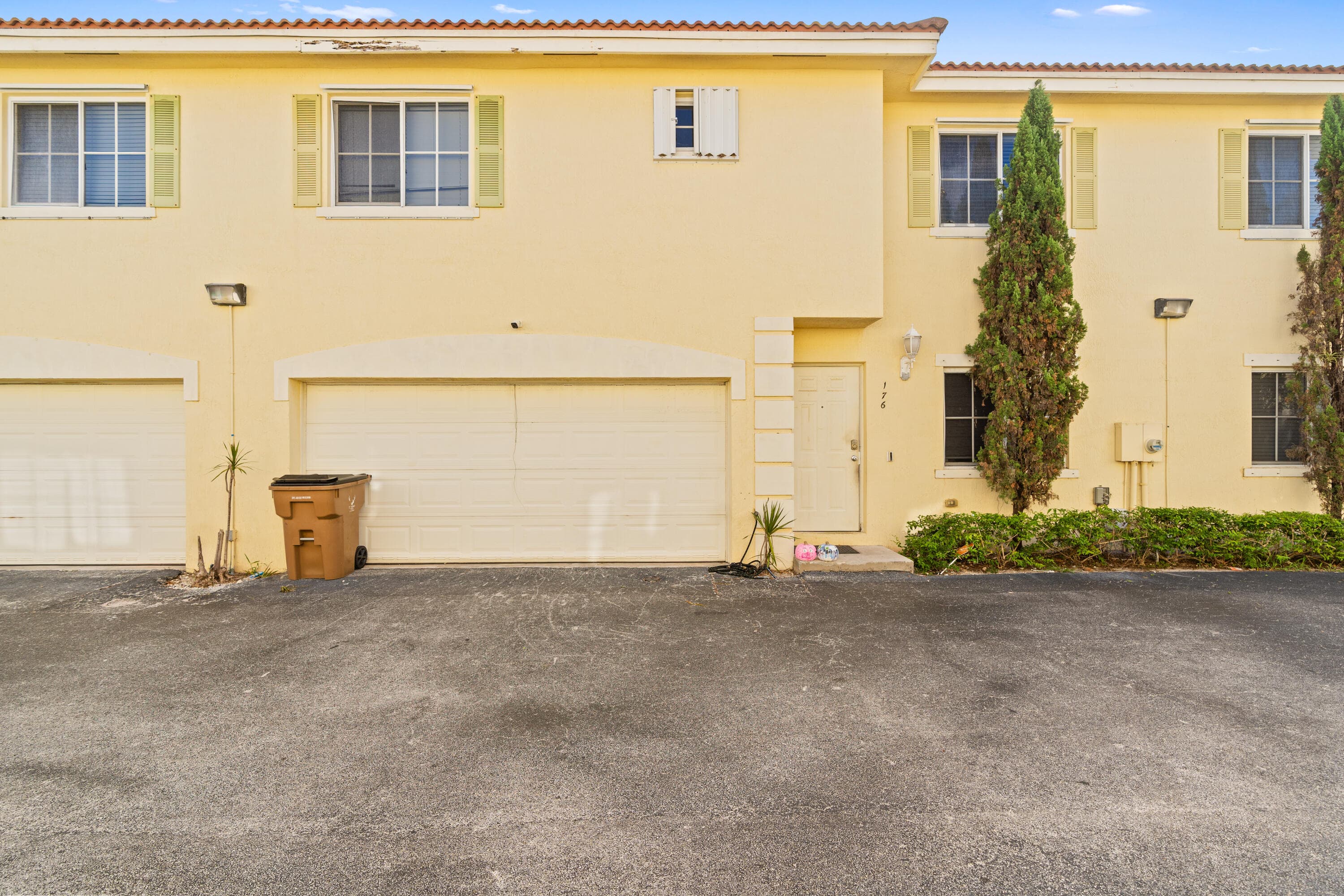 176 SE 2nd Street SE, Deerfield Beach, FL 33441 2