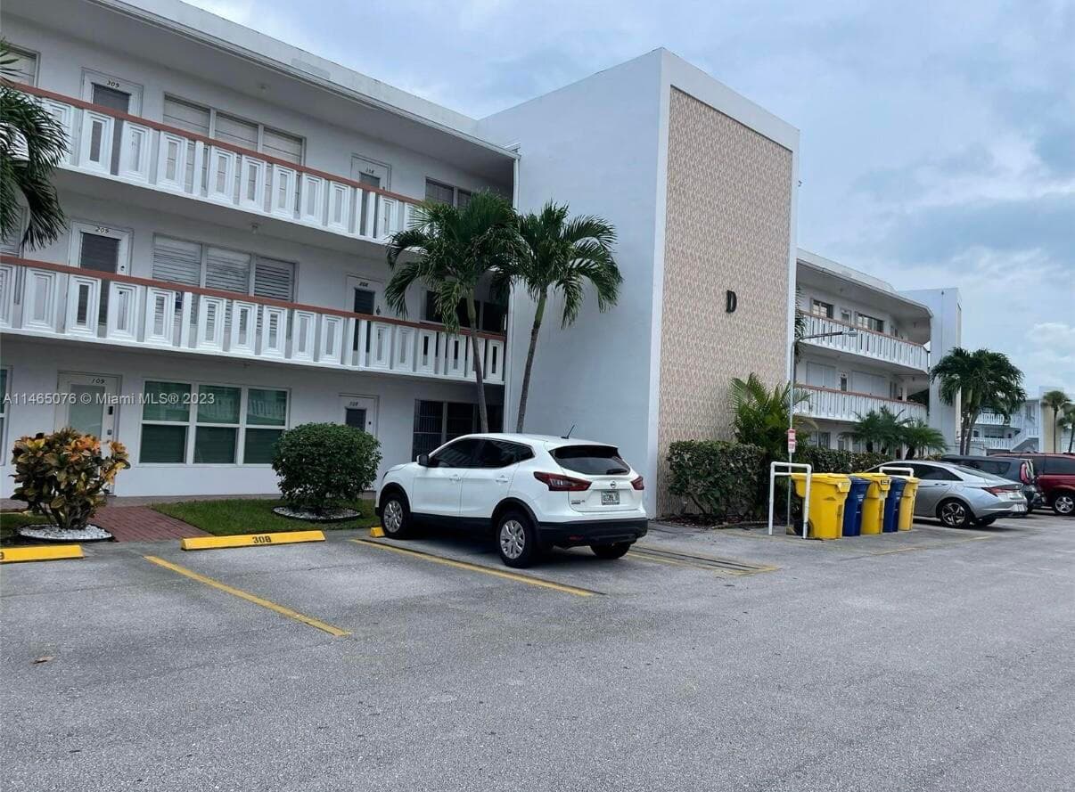 308 Wellington D, West Palm Beach, FL 33417 12